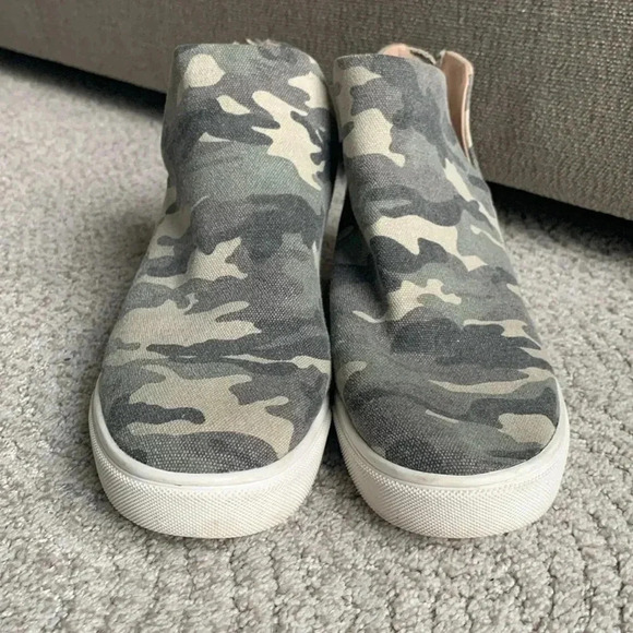 Steve Madden Georgie sneaker size 9 1/2 medium camouflage canvas print - Picture 2 of 9
